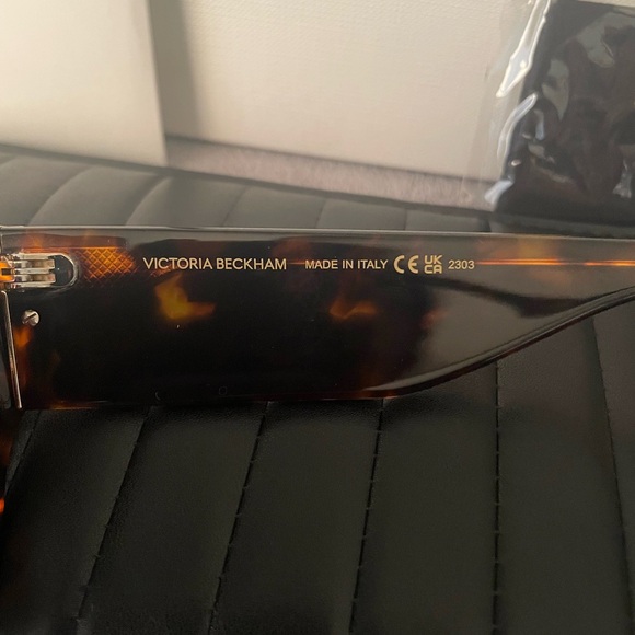 Victoria Beckham Sunglasses - Picture 3 of 7